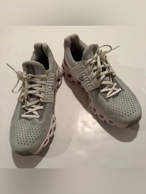 On Cloud Cloudtec Trainers in Light Grey and White